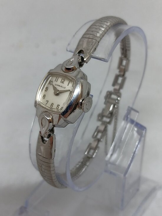 VINTAGE 1965 Caravelle Women\'s 16 mm x 18 mm Manual Wind Silver Tone Watch